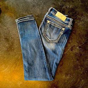 Miss Me skinny jeans // SZ 29 // EUC // smoke free-pet free home //